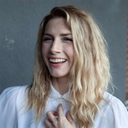 Lindsay Hicks (Queer, She/Her)