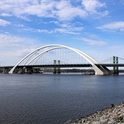 Iowa-Illinois Memorial Bridge