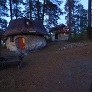 Norrqvarn Mushroom Hotel