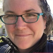 Carrie Mac (Queer, She/Her)