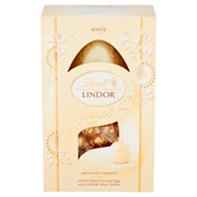 Lindt White Chocolate Egg With White Lindor Truffles
