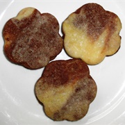 Vegan Two-Coloured Cookies Filled With Spiced Apricot Jam