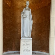 Monument Aan Koningin Astrid Laeken
