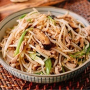 Chicken With Beansprouts