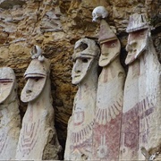 Sarcófagos De Karajía