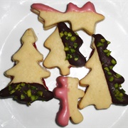 Vegan Vanilla Cookies Filled With Marzipan and Strawberry Jam