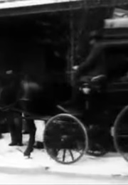 L'arrivée En Voiture  (Lumiere) (1896)