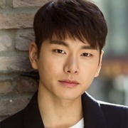 Lee Yi Kyung