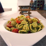 Pasta With Tomato and Basil