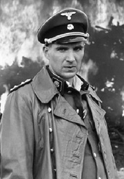 Amon Goeth - Ralph Fiennes (Schindler's List) (1993)