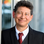 Lindo Bacon (Queer, Genderqueer, They/Them)