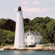 New London Harbor Lighthouse