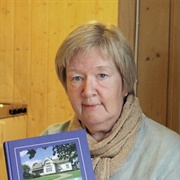 Siri Sunde (Lesbian, She/Her)