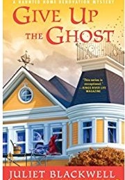 Give Up the Ghost (Juliet Blackwell)
