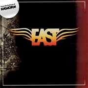 East - Rések a Falon