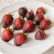 Organic Chocolate-Dipped Strawberries