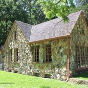 The Rock House at Rocky Ridge Farm