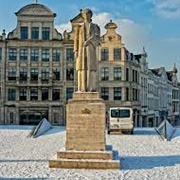 Elisabeth Statue by René Cliquet 1980