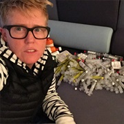 Sini Anderson (Queer/Lesbian, She/Her)