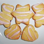 Vegan Gingerbread Biscuits Filled With Blueberry Jam