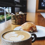 Washington: General Porpoise Coffee & Doughnuts
