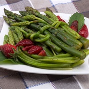Green Asparagus With Strawberries