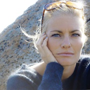 Mia Hundvin (Bisexual, She/Her)