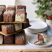 25 Mini Cube-Shaped Cakes