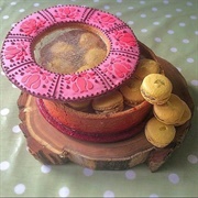 36 Biscuits and an Edible Biscuit Box