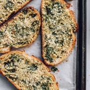 Vegan Cheesy Garlic Bread