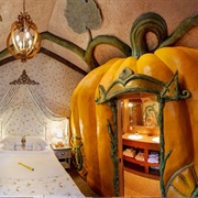 The Roxbury at Stratton Falls