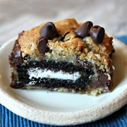 Oreo and Caramel Stuffed Chocolate Chip Cookie Bar