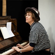 Holly Austin (Queer, She/Her)