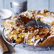 Paul Hollywood's Apricot Couronne
