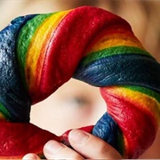6 Rainbow-Colored Bagels