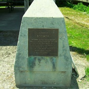 Monument to Boomer the Hero Dog