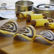 Mary Berry's  Tuiles: 9 Original, 9 Dipped in Chocolate