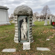 Josie Lyon Statue and Grave