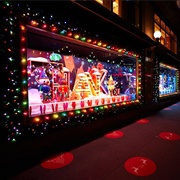 Holiday Window Displays in NYC