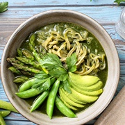 Ramen With Avocado and Asparagus