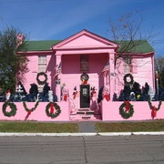 Graceland Too (Permanently Closed)