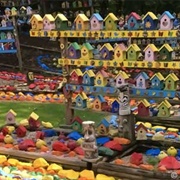 Birdhouse Paradise of Bill Larkin (Permanently Closed)