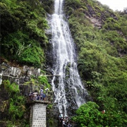Cascada De La Virgen, Baños De Agua Santa