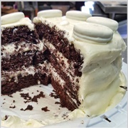 B Sweet Dessert Bar White Fudge Oreo Cake