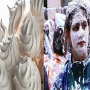 La Merengada (Meringue Fight)