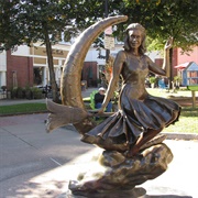 Statue of Elizabeth Montgomery