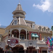 Plaza Ice Cream Parlor