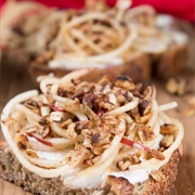 Toast With Yogurt and Nuts