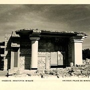 Sir Arthur Evans Purchases the Land on Crete