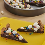 Mini Chips Ahoy! & Mini Oreo Deep Dish Cookie Pizza